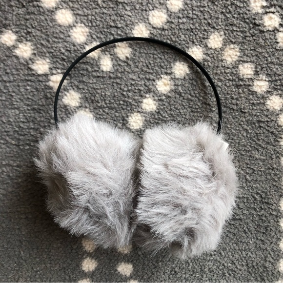 💗Furry Chic Earmuffs - NEW WITH TAGS! - Picture 1 of 2